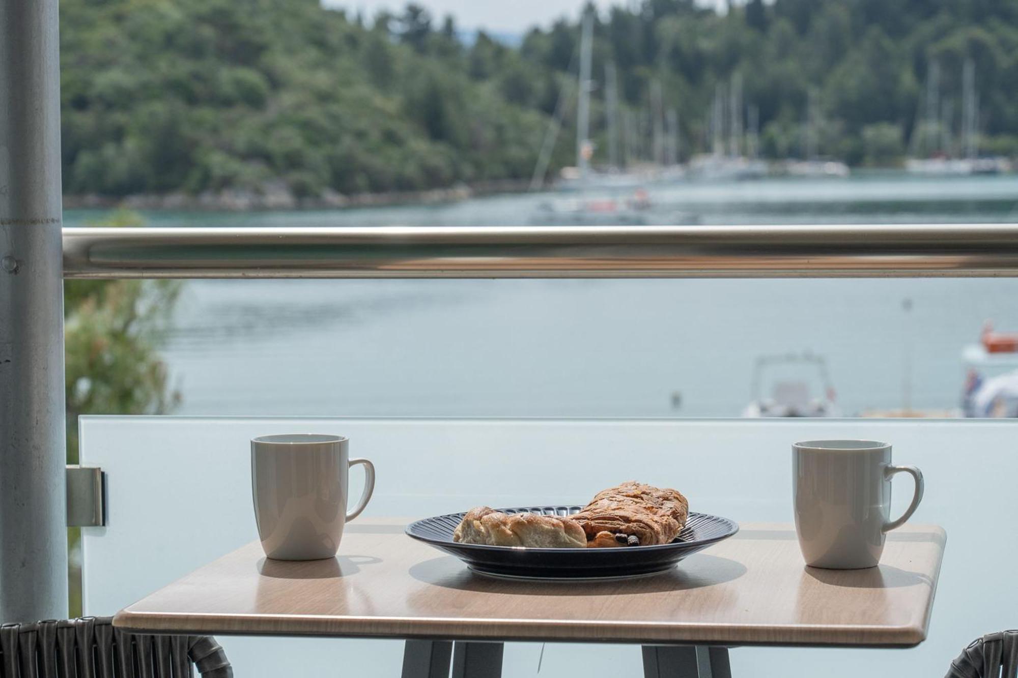 Captain'S Seafront Apartments Nydri  Bagian luar foto