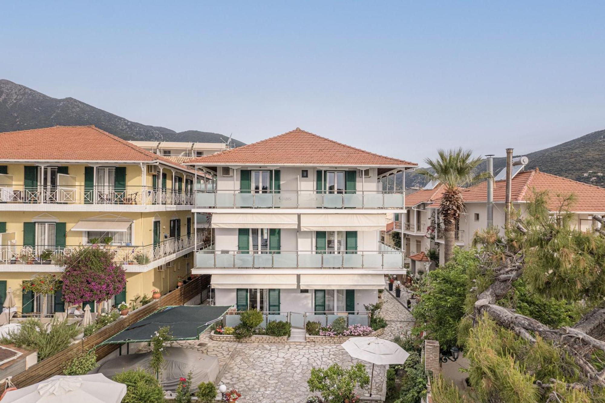 Captain'S Seafront Apartments Nydri  Bagian luar foto