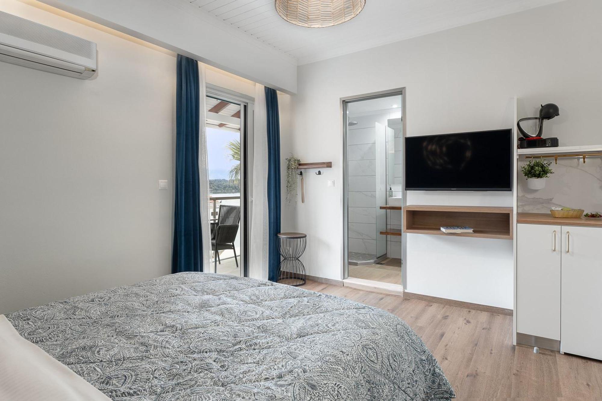 Captain'S Seafront Apartments Nydri  Bagian luar foto